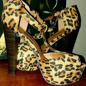 Breckelle's , leopard print, size 8,